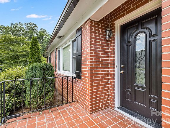 3rd image of 3226 Charlyne Dr