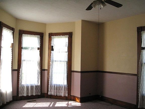 5th image of 608 W Sheridan St