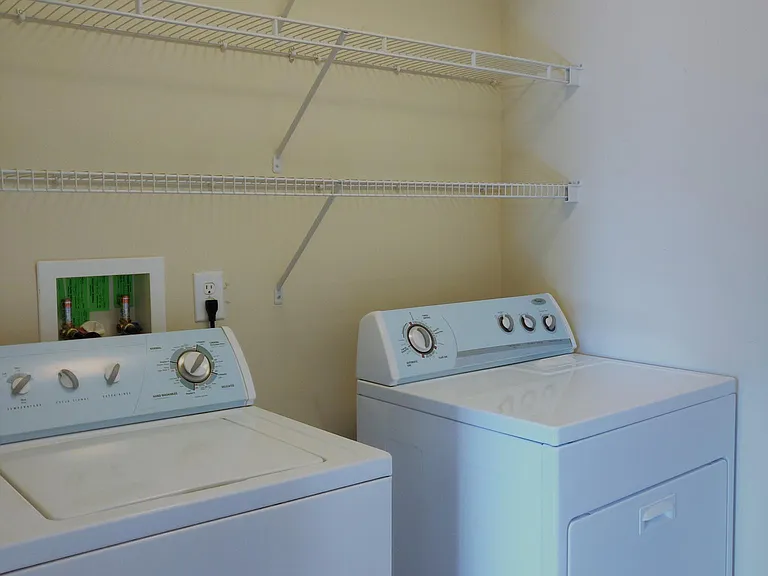 Laundry (washer & dryer included)