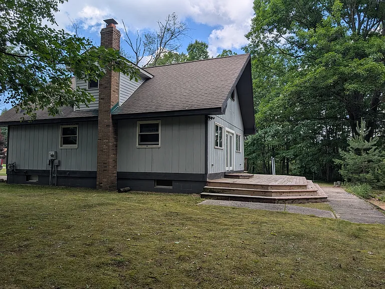 2226 Timber Trl NE — Photo 2