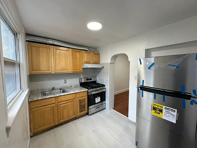 2240 Snyder Ave — Photo 3