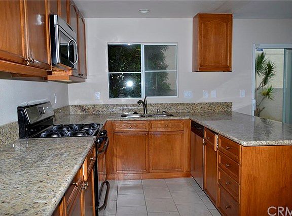 5th image of 3243 Garden Ln