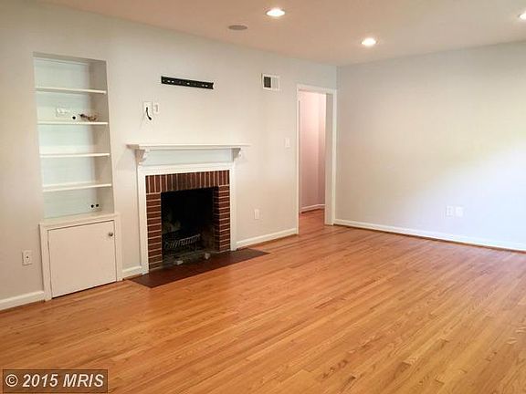 3rd image of 2713 N Dinwiddie St