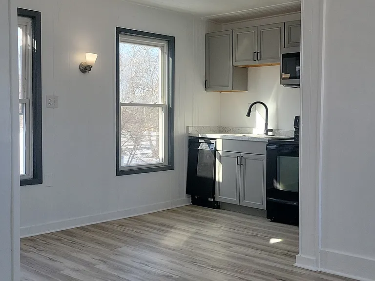 1613 Columbia Ave #B — Photo 1