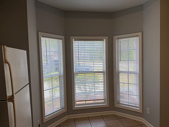 3rd image of 1139B Southbend Dr