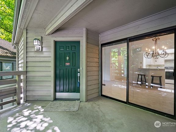 5th image of 1354 Bellevue Way NE #8