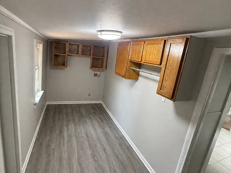 1720 Howard St — Photo 5