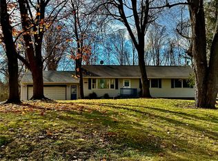 8100 Vallance Rd, Le Roy, NY 14482