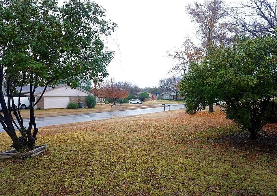 2nd image of 1610 Sunset Ln