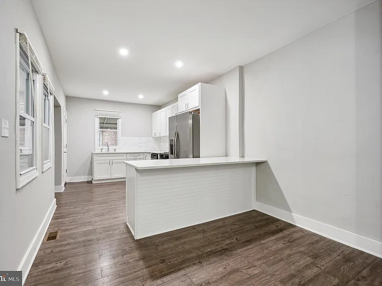 3304 W Allegheny Ave — Photo 5