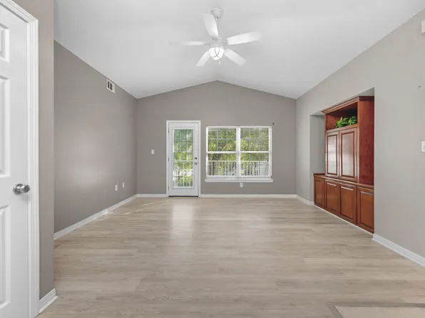 1501 Partin Dr APT 209, Niceville, FL 32578