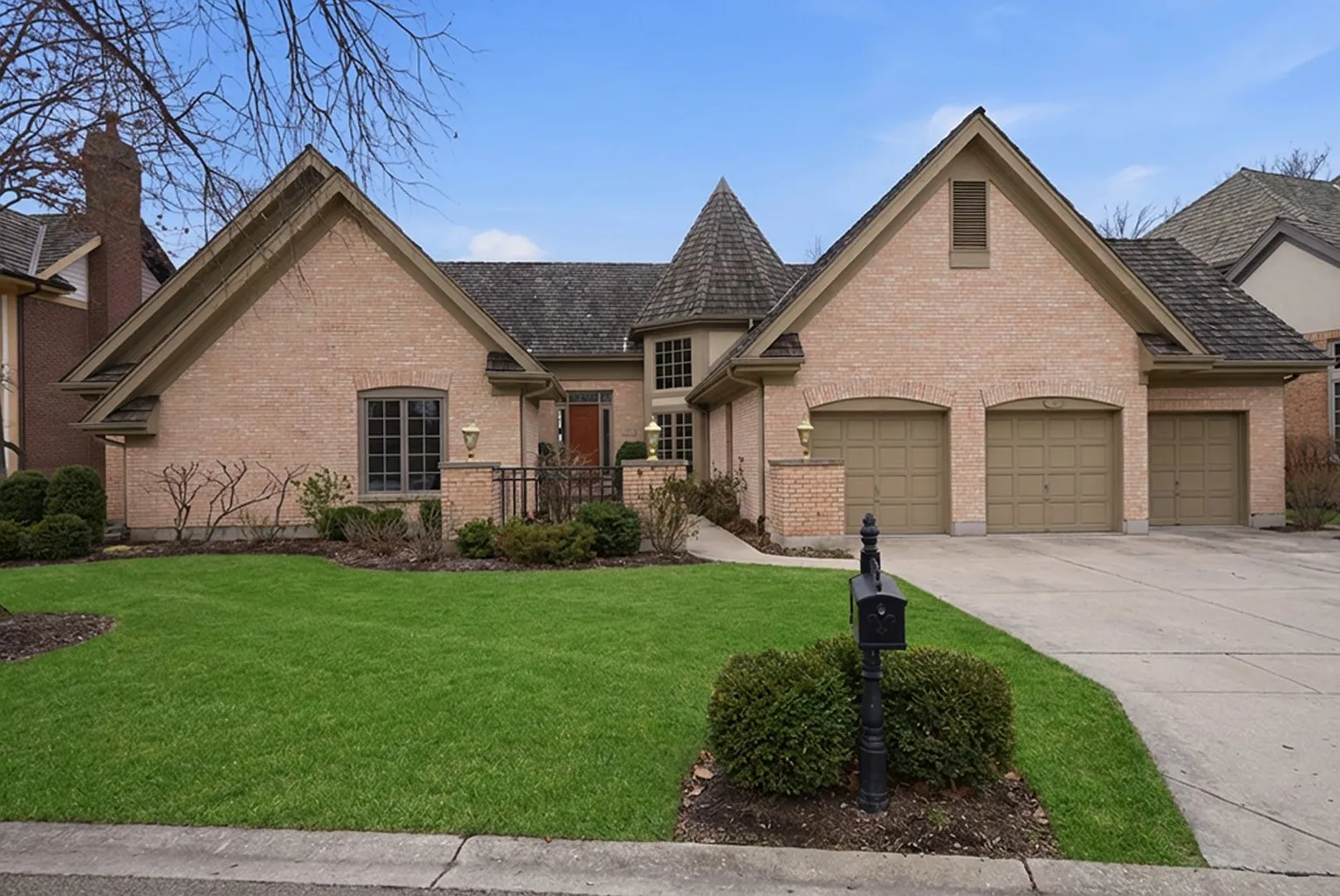 10 Lakeside Ln photo 1
