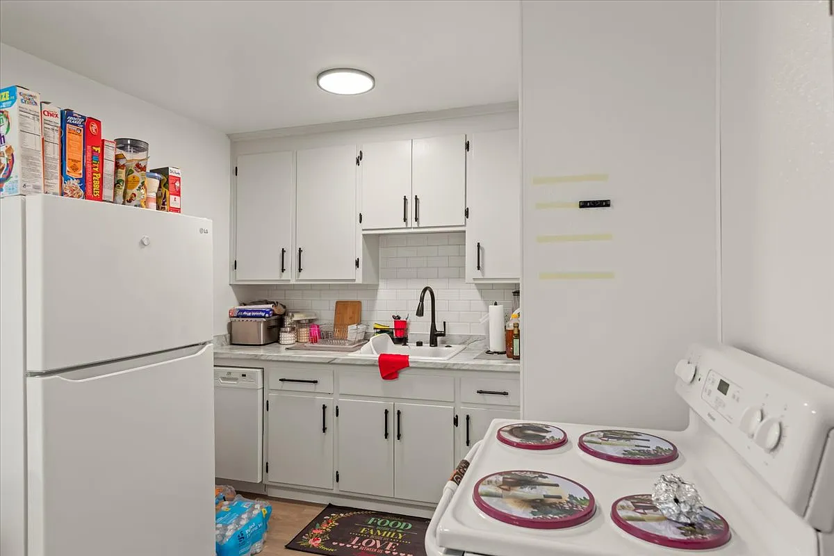 2 bed, 1.5 bath, 843 sqft, $2,750 — Photo 3
