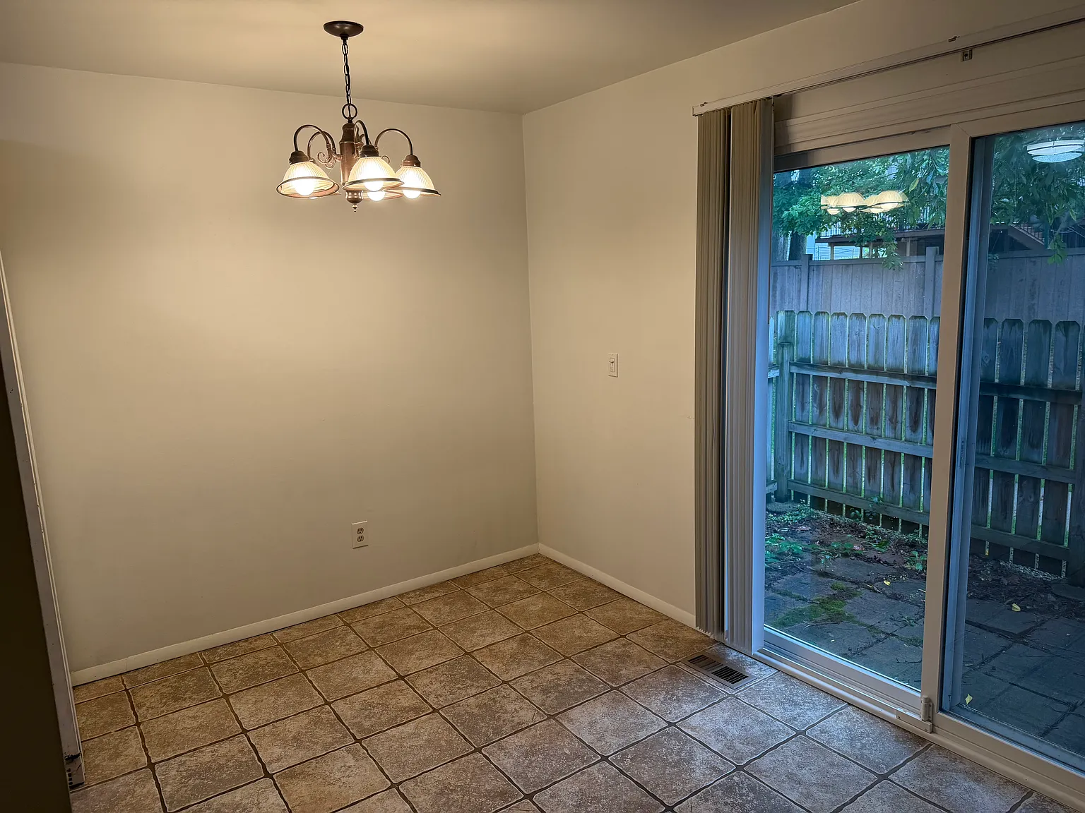 2 bed, 1.5 bath, 968 sqft, $1,630 — Photo 4