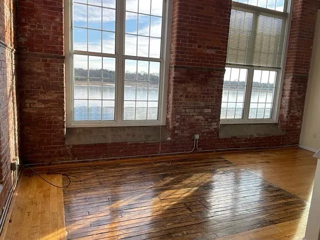 Victoria Riverside Townhouse Lofts — Photo 37