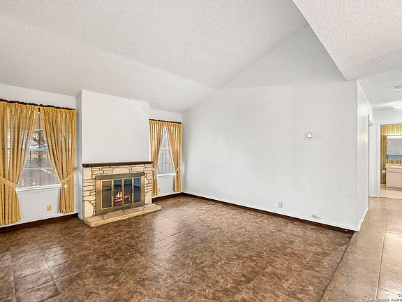 5th image of 2042 FARMSVILLE DR