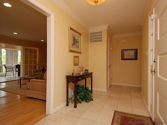 3rd image of 1011 Gelston Cir