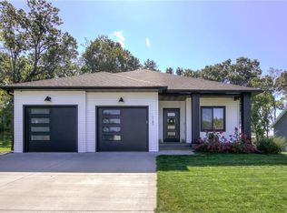 1145 Plum Creek Dr, Eau Claire, WI 54703
