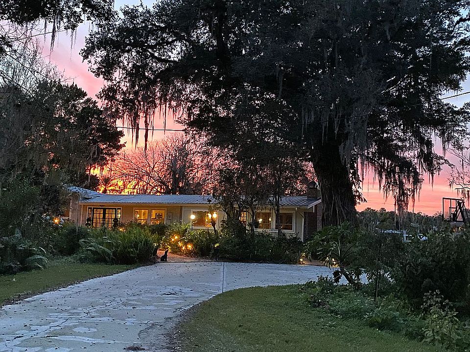 1st image of 320 Caloosa Dr