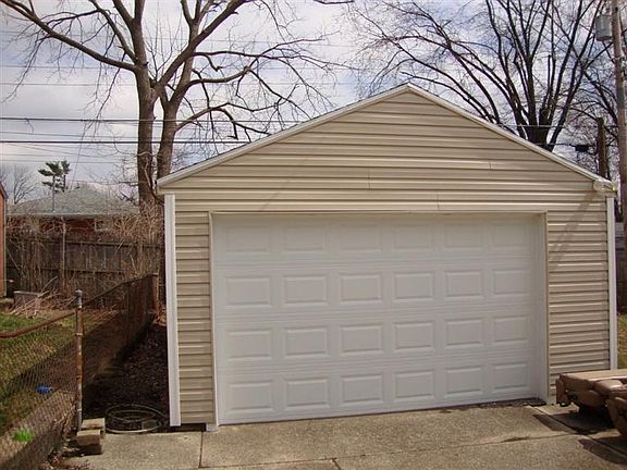 4th image of 3024 Mohican Ave
