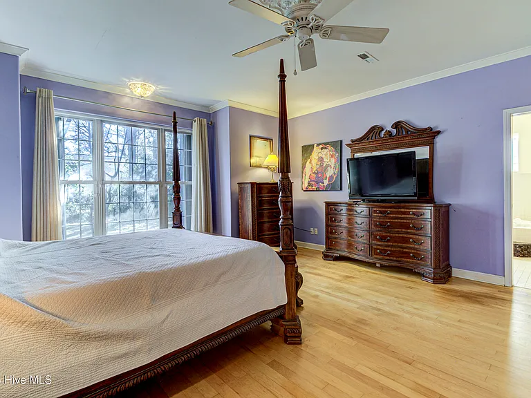 613 Clarendon Ave — Photo 14