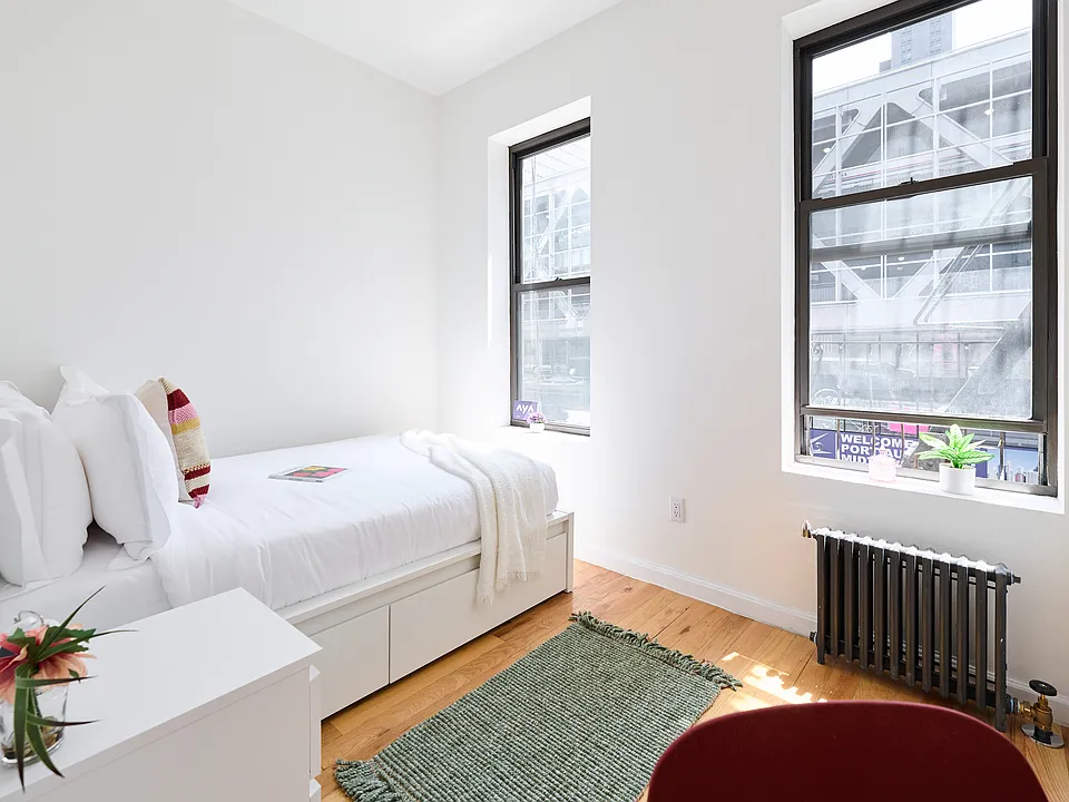 323 W 42nd St #2-E