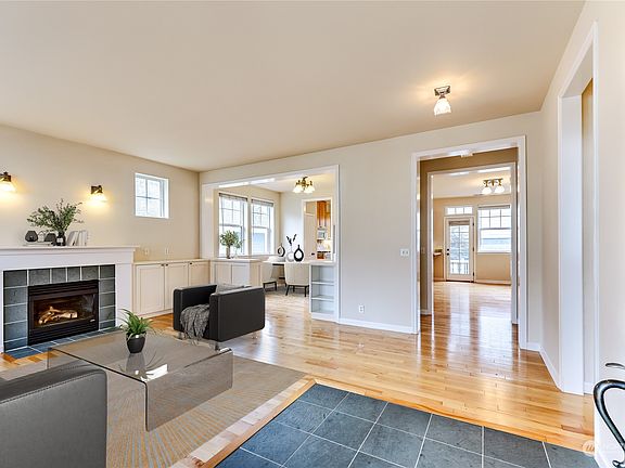 4th image of 211 NE Flowering Dogwood Court