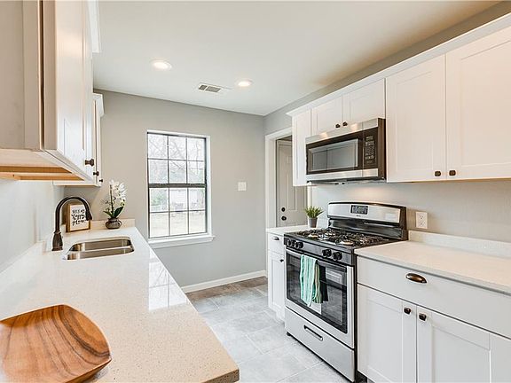 4th image of 2408 Tolosa Dr
