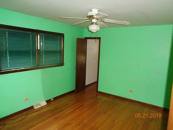 5th image of 430 Manistee Ave
