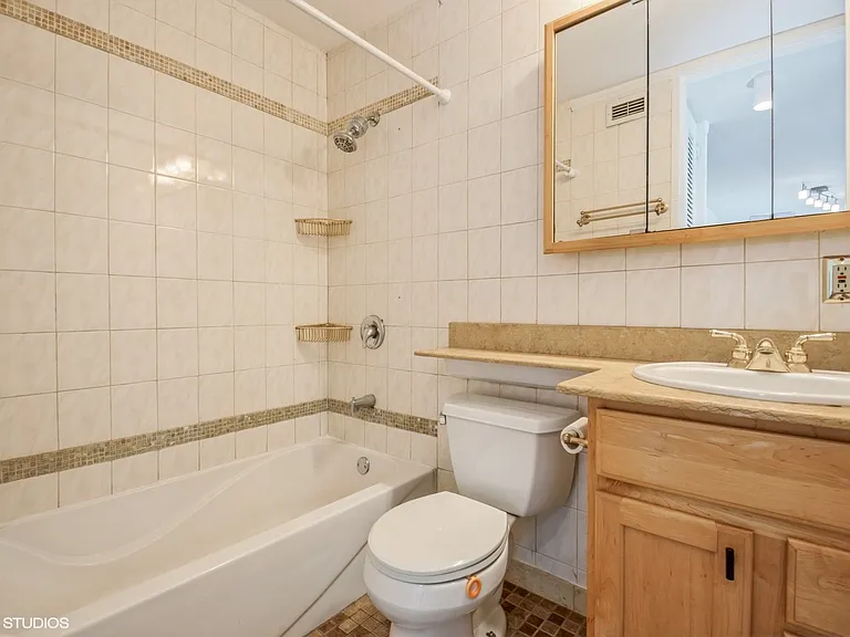 720 W Gordon Ter #18E — Photo 7