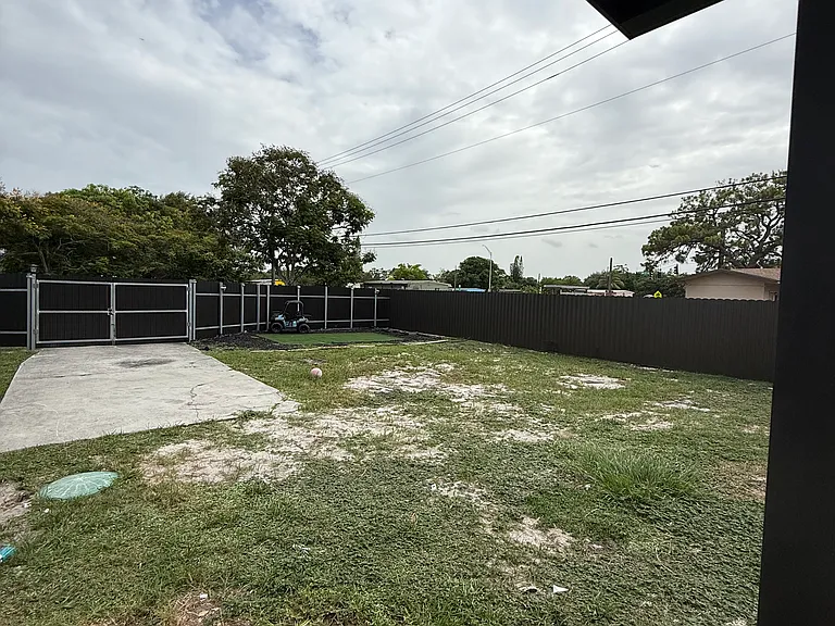16230 NW 21st Ave — Photo 17