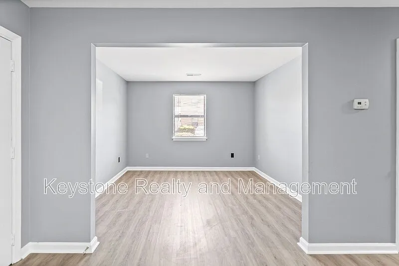 2 bed, 1.0 bath, 850 sqft, $950 — Photo 2