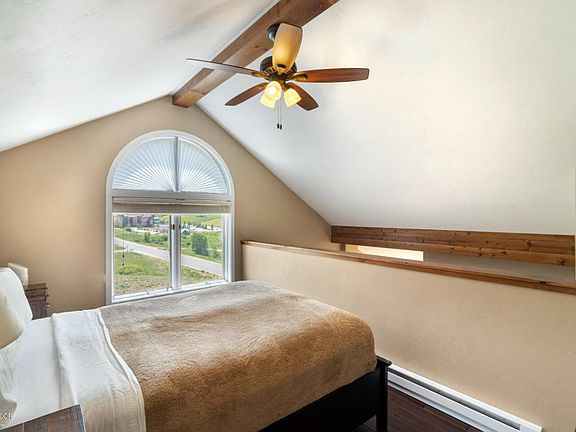 4th image of 207 Lake Dr #1301