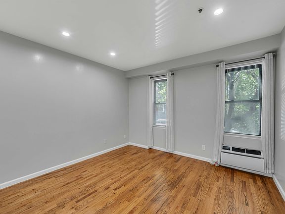 3rd image of 11 Cuneo Pl APT 1A