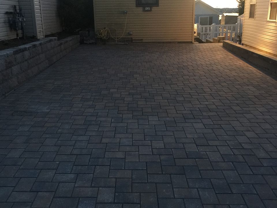 1st image of 1420 1/2 Summit Ave