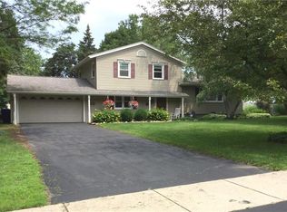 27 Mendota Dr, Rochester, NY 14626