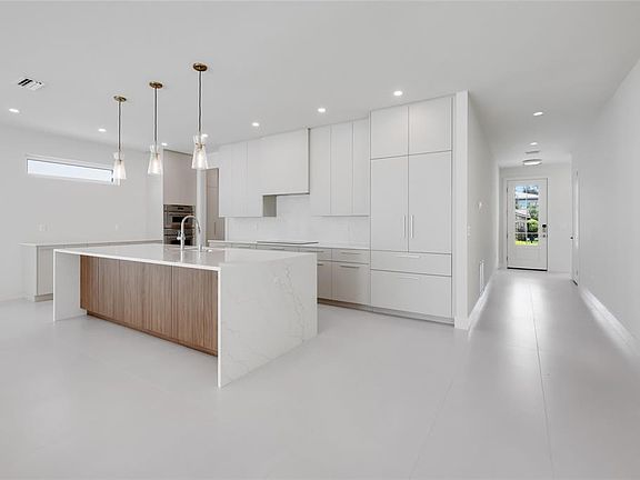 4th image of 2596 FLOYD STREET