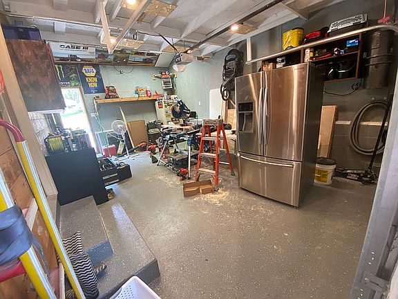 One car heated garage 