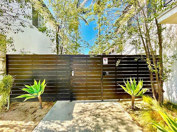 4th image of 311 Junipero Ave APT 4