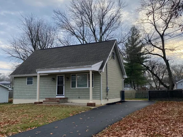 32 Rhode Island Dr, Jackson, NJ 08527