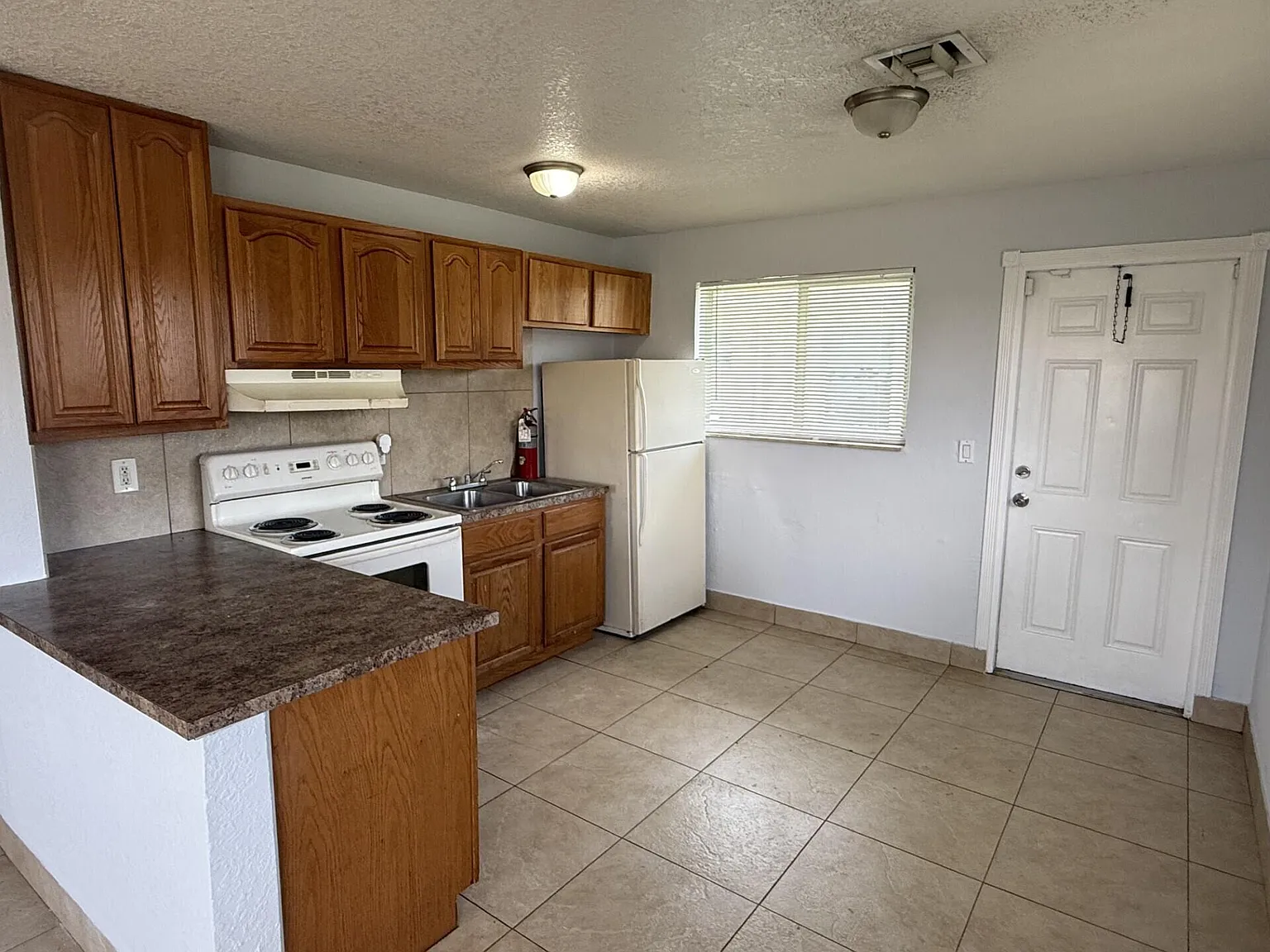 2 bed, 1.0 bath, 600 sqft, $1,450 — Photo 3