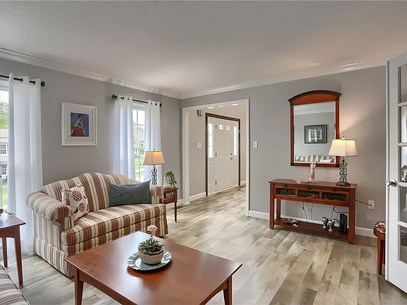 4th image of 404 Poplar Ct