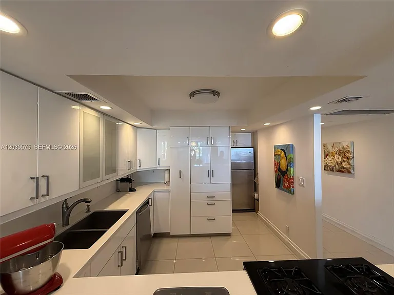 3140 S Ocean Dr #310 — Photo 2