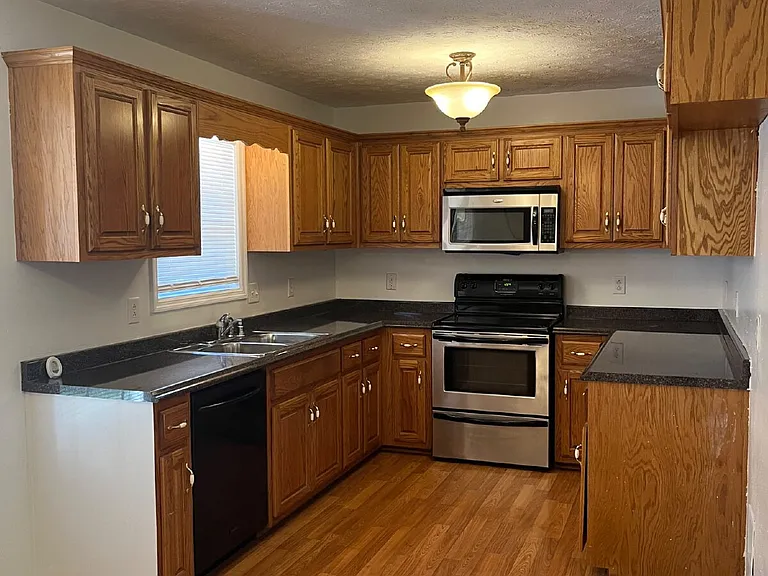 215 Derek Ct — Photo 5