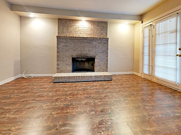3rd image of 1213 E Orchid Ln