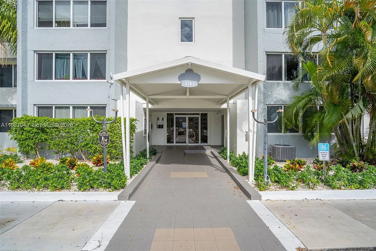 Building Photo - 9001 SW 77th Ave #C805