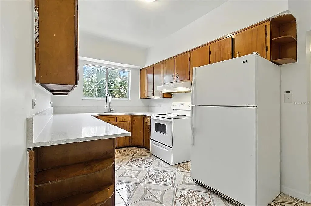 3 bed, 1036 sqft, $2,100 — Photo 4