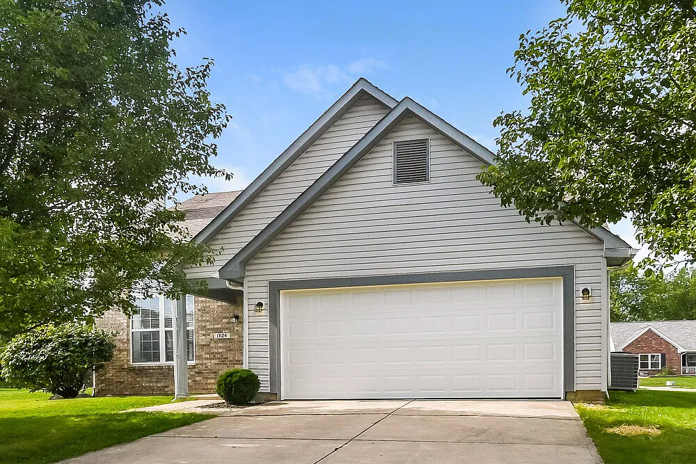 4 bed, 2.5 bath, 1498 sqft, $2,130 — Photo 1