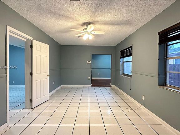 3rd image of 2220 Charleston St #1