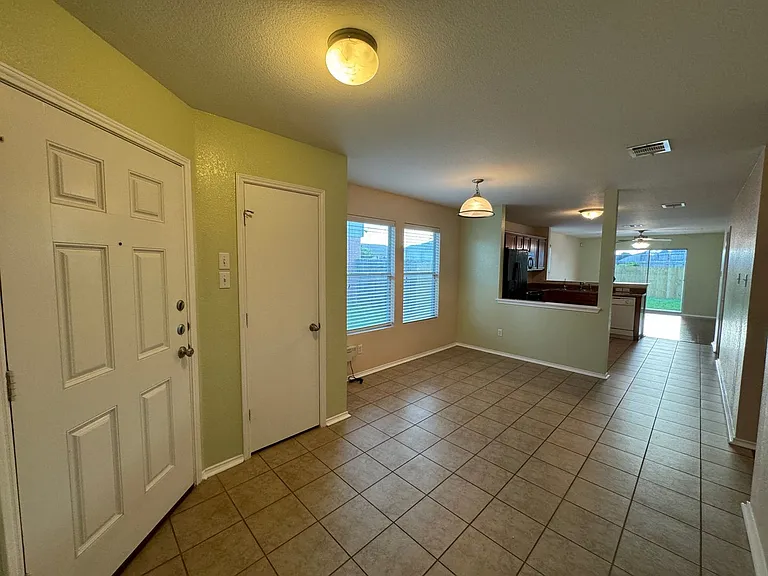 5704 Capricorn Loop — Photo 3